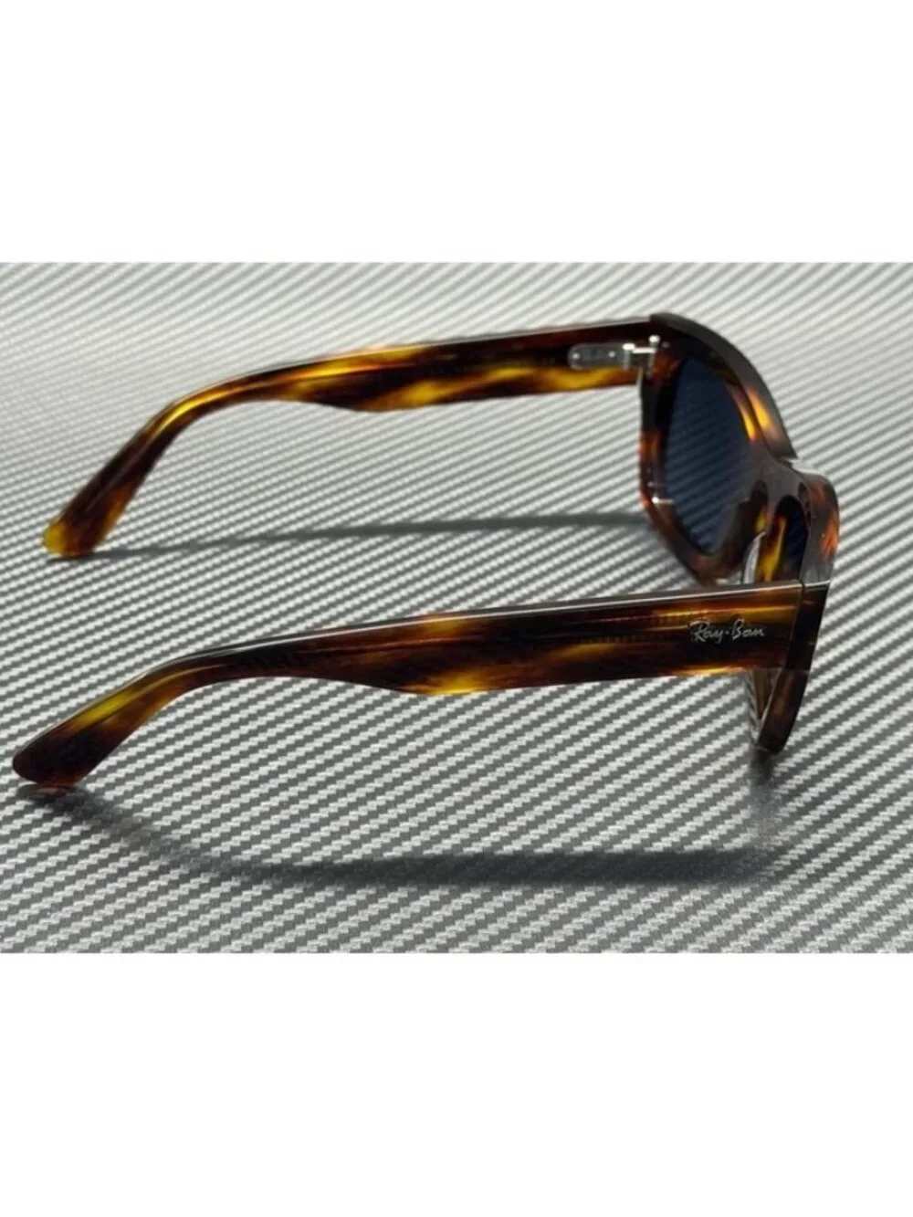 Ray-Ban new tags